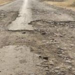 केम–कंदर मार्गाची दयनीय अवस्था; प्रशासनाच्या दुर्लक्षामुळे नागरिक त्रस्त