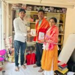 सुप्रसिद्ध अभिनेते सतीश राजवाडे यांच्याकडून संगीतकार शिवराज साने यांचा सत्कार